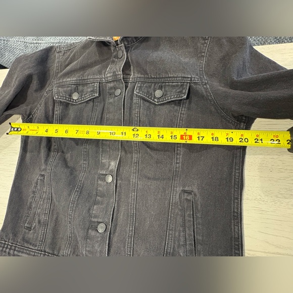 Universal Thread Black Denim Jacket with Bold Lip Design - Picture 4 of 10